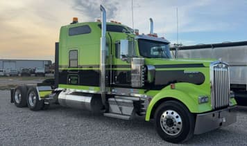 Main image Kenworth W900